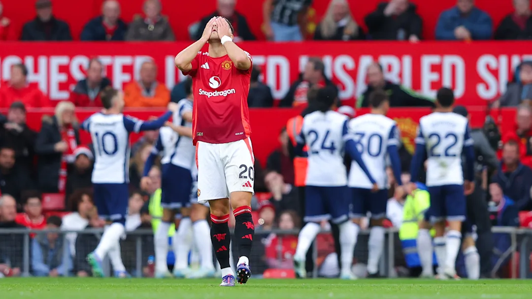 Read more about the article Man Utd legend points finger at underperforming players